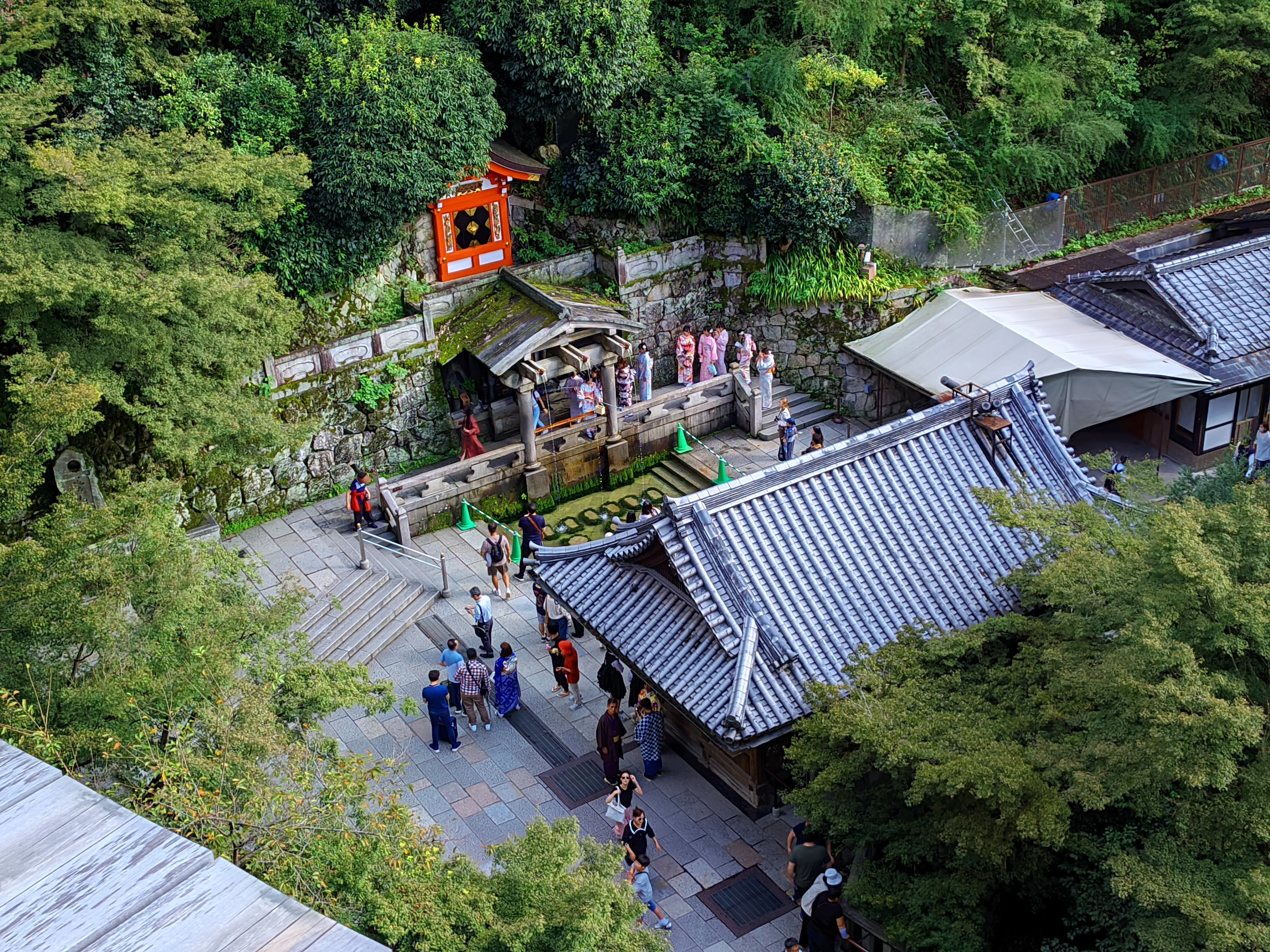 从清水寺楼上向下拍的音羽の滝